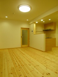 パイン素材を使った全面リフォーム